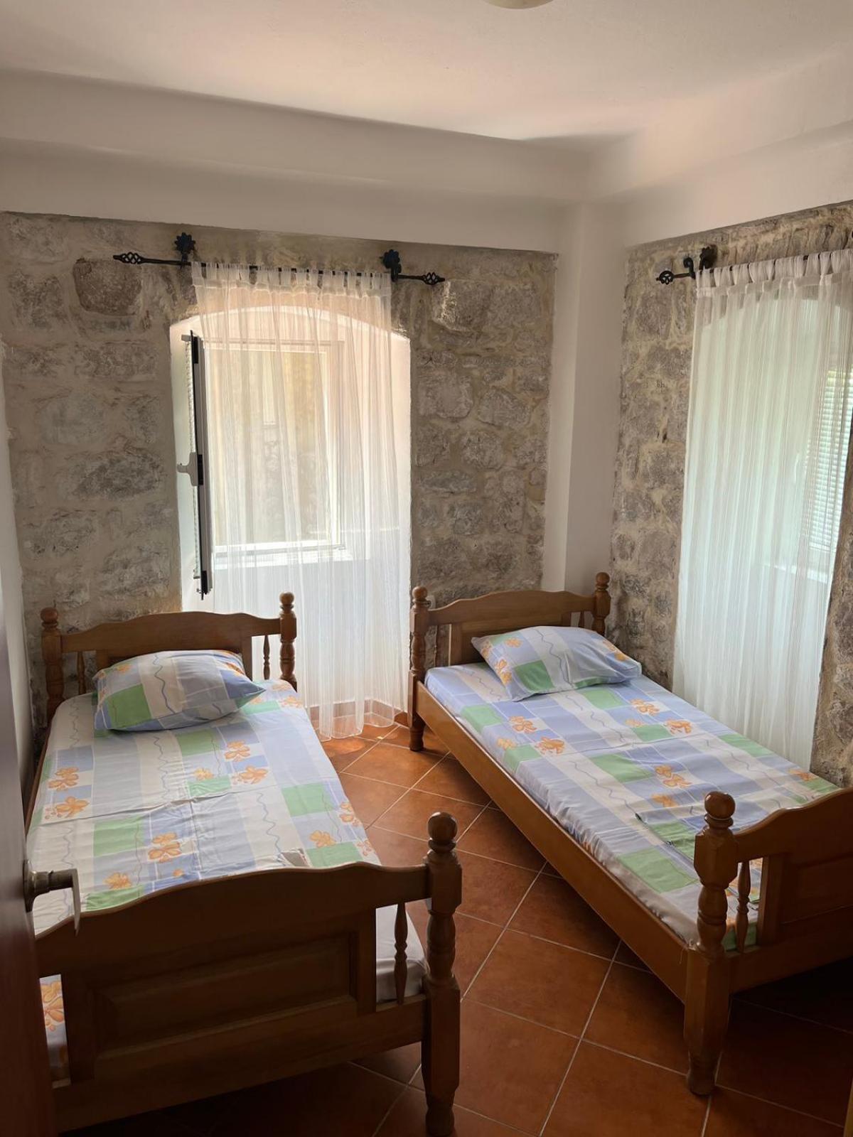 Pavle Apartmani Рисан Екстериор снимка